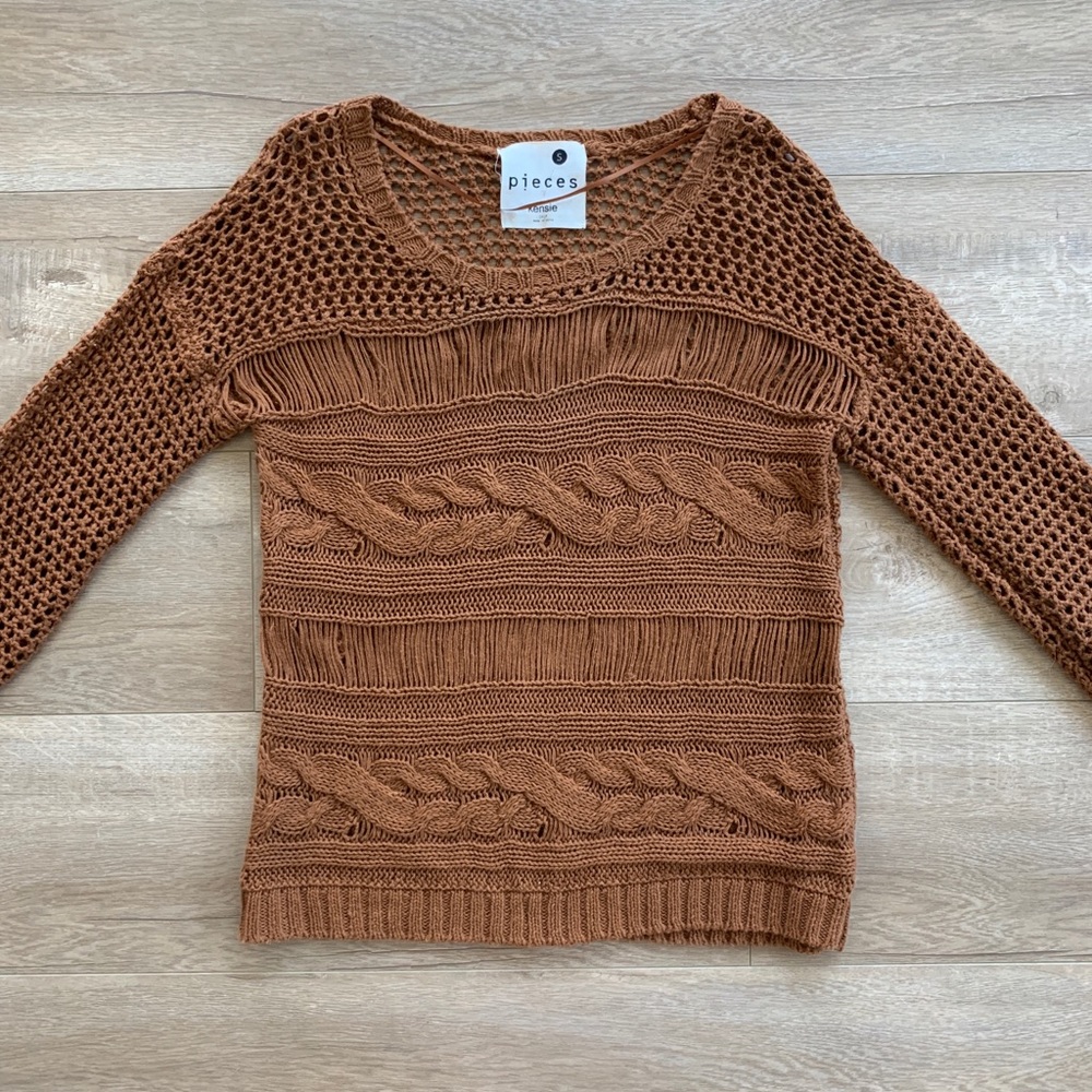 Kensie camel brown long sleeve sweater